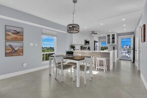 Dining - Grand Bay 401 I Modern Coastal Retreat I Peaceful Island Escape I Walk To Shopping & Dining (Marco Island)