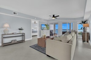 TV - Grand Bay 401 I Modern Coastal Retreat I Peaceful Island Escape I Walk To Shopping & Dining (Marco Island)