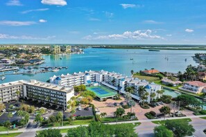 Exterior - Grand Bay 401 I Modern Coastal Retreat I Peaceful Island Escape I Walk To Shopping & Dining (Marco Island)