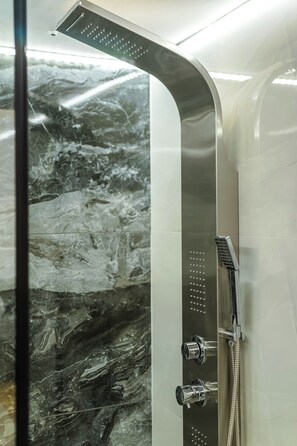 Shower, hair dryer, bidet, towels - Artemis Modern Apartment II (Athina)