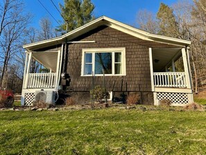 Exterior - Cozy Cabin on the hills of Callicoon & Jacuzzi (Callicoon)