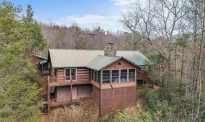Exterior - Private Smoky Mountain cabin just 20 minutes from downtown Gatlinburg. (Gatlinburg)
