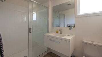 Shower, hair dryer, towels, shampoo