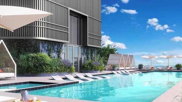 A modern hotel with a swimming pool, lounge chairs, and umbrellas. - Lux Studio on 36th floor, Rooftop Pool, Prime Area (Miami)