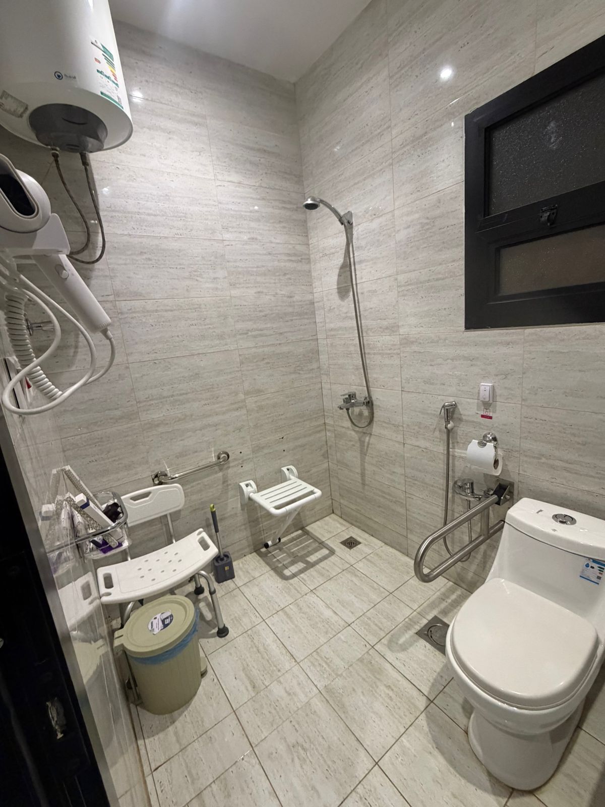 Apartment, Housekeeping | Bathroom | Hair dryer, towels, soap, shampoo