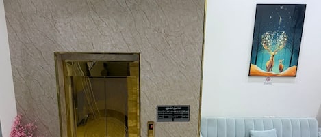 Deluxe Apartment | Lobby