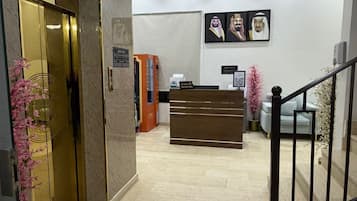 Deluxe-Apartment | Lobby