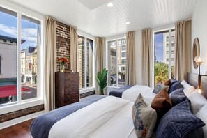 3 bedrooms, desk, iron/ironing board, free WiFi - Contemporary 3BR Condo | Downtown Near Nightlife (Savannah)