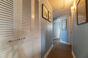Interior - Aqua Hol - S Nags Head MP 18, Oceanfront, Ocean View, 3 Bedrooms, Flex Stays, Pets OK (South Nags Head)
