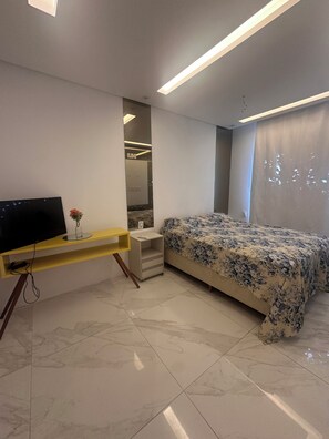 2 bedrooms, iron/ironing board, bed sheets, wheelchair access - 2-bedroom apartment - excellent location, just 2 km from Shopping da Bahia. (Salvador)