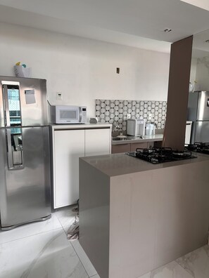 Private kitchen - 2-bedroom apartment - excellent location, just 2 km from Shopping da Bahia. (Salvador)