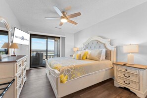 2 bedrooms, free WiFi, bed sheets - Renovated Condo near Silver Dollar City w Table Rock Lake View_Free Attraction Tickets_Private Deck (Branson)