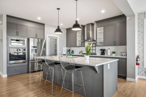 Crestmont Luxe Retreat | Hot Tub | Gym | AC