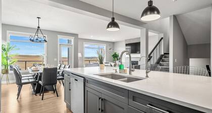 Crestmont Luxe Retreat | Hot Tub | Gym | AC