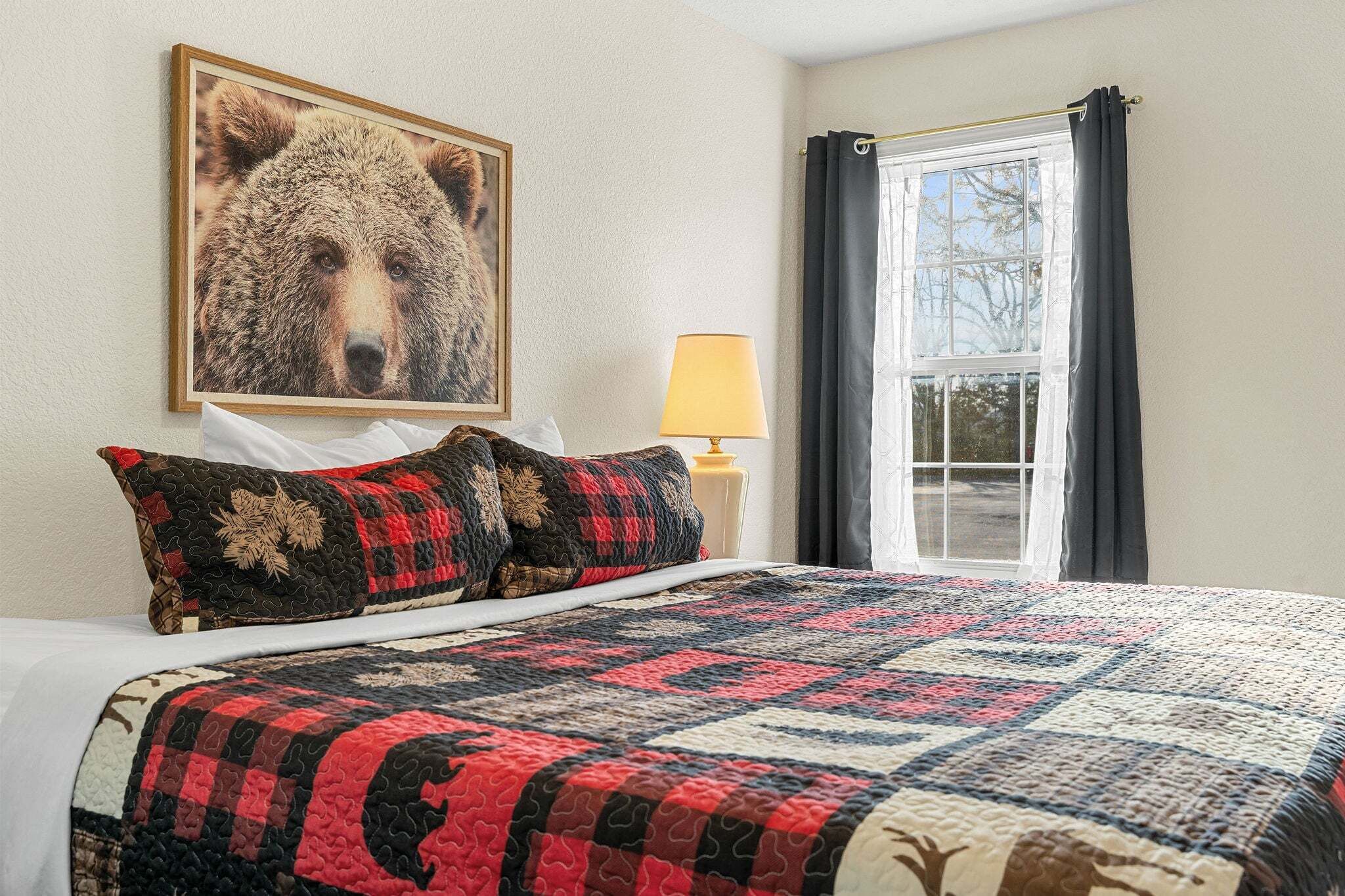 4 bedrooms, iron/ironing board, free WiFi, bed sheets