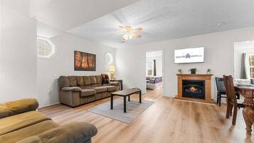 Smart TV, fireplace