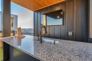 Property grounds - Aloha Nashville🤙🏻~ Private Sauna & Hot Tub | Rooftop Oasis | City Views | Close to Broadway! (Nashville)