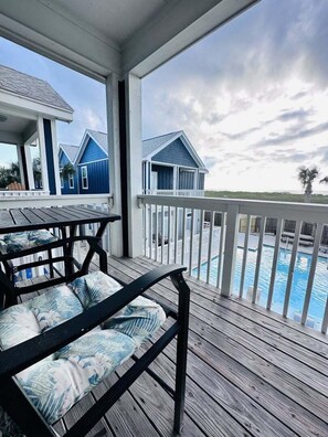 Terrace/patio - Salty Seashell, 3 Bedroom, Balcony Ocean View, Pool (Corpus Christi)