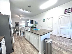 Interior - Salty Seashell, 3 Bedroom, Balcony Ocean View, Pool (Corpus Christi)