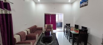 ATHASHRI
Your Quiet Escape in Kashi — Intimate, Stylish & Steps from the Action.