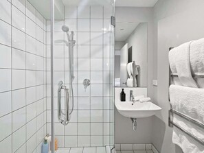Bathroom - Smart Studio Stay | Great Value Location (Queenstown)