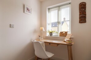 Interior - Beautiful Two BD Home Near Cirencester (Stratton)