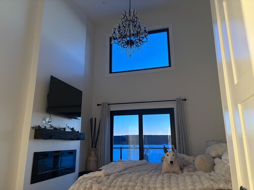 The Glass House on the Headpond-180' of waterfront with dock,boat launch&hot tub