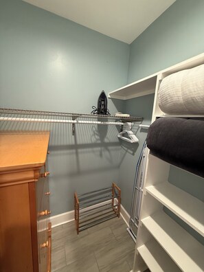 Interior - Cozy 2-bedroom house in lovely Marietta with AC (MARIETTA)