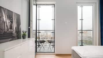 Tabla de planchar con plancha, wifi, ropa de cama
