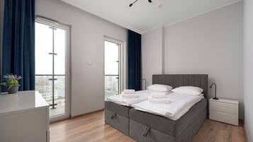 Iron/ironing board, WiFi, bed sheets