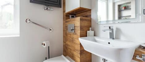 Dusche, Haartrockner, Handtücher