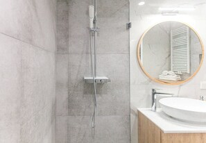Shower, hair dryer, towels - Sopot City Comfort Apartment #1 (Sopot)