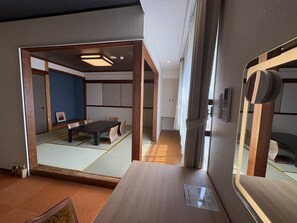 Deluxe Suite, City View | Interior - Peace INN Masuda-ekikita (Masuda)