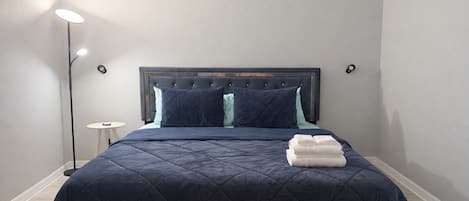 Iron/ironing board, Internet, bed sheets
