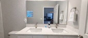 -Quiet Downtown Clermont Apartment-Unit B-
