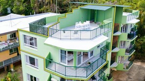Property grounds - Seychelle unit 5 Kings Beach (Kings Beach)