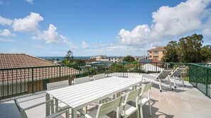 Outdoor dining - Seychelle unit 5 Kings Beach (Kings Beach)
