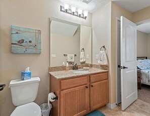 Shower, hair dryer, towels - Lakeview 3BR/3BA Condo • Top Floor • Free Tickets (Branson)