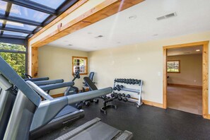 Fitness facility - Branson Cabin • Hot Tub • Quiet Setting  Near Lake Taneycomo • Sleeps 8 (Hollister)