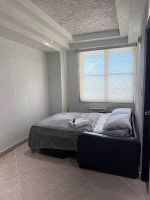 1 bedroom, free WiFi, bed sheets, wheelchair access - Comfortable 1BR Apt in San Juan, Near Beach with Parking (San Juan)