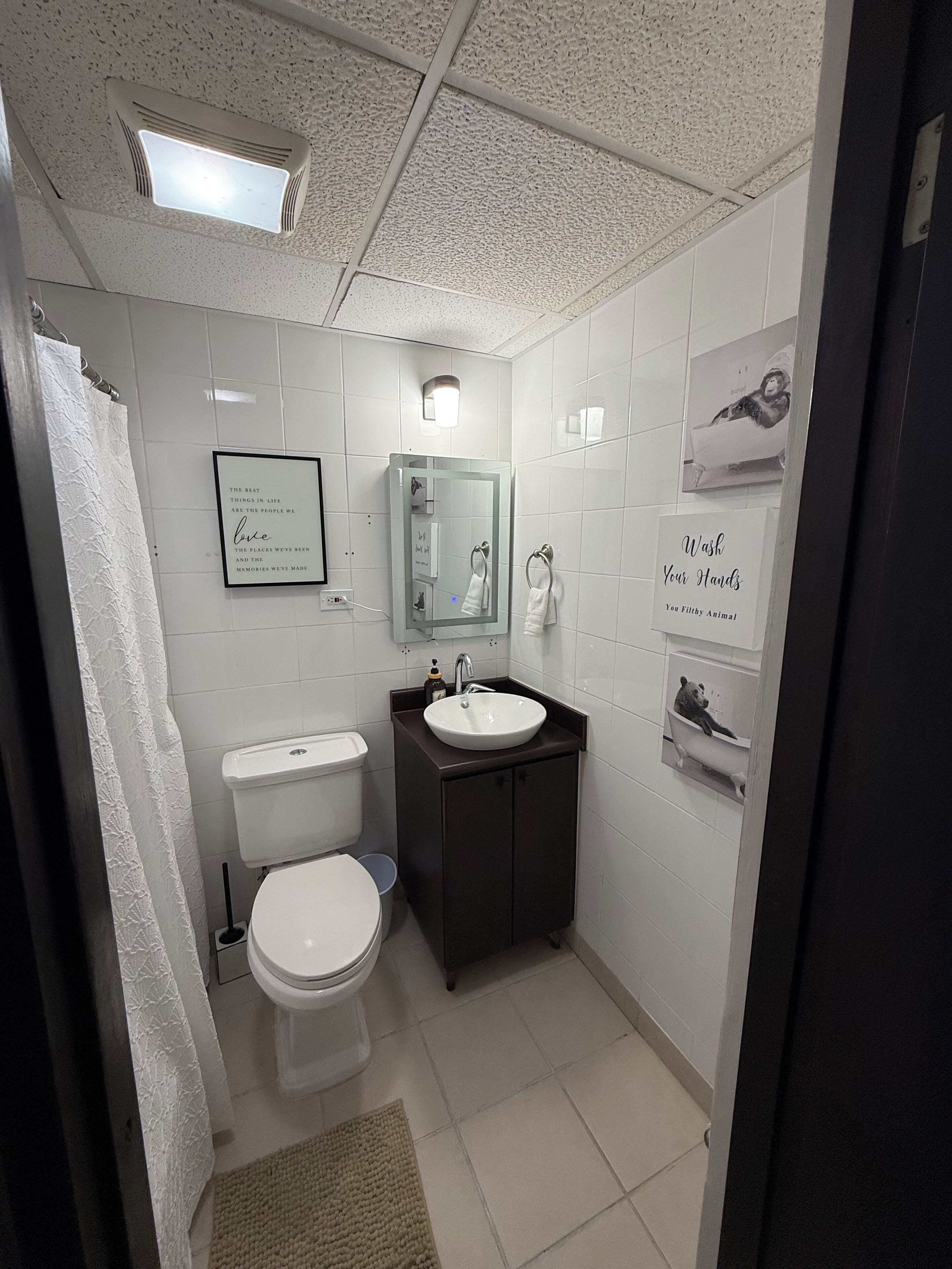 Handtücher, Shampoo, Toilettenpapier