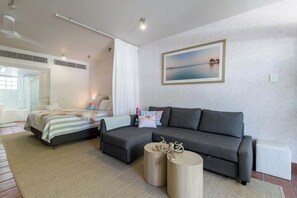 Iron/ironing board, WiFi, bed sheets - Stylish Renovated Studio, Heart of Macrossan (Port Douglas)