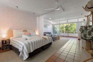 Iron/ironing board, WiFi, bed sheets - Stylish Renovated Studio, Heart of Macrossan (Port Douglas)