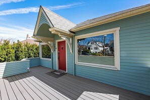 Exterior - World Cup Stay | Green Lake Upper Unit + Parking (Seattle)