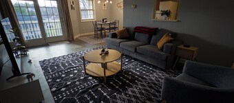 Modern Top Floor Condo Near Miami University Quiet and Comfortable