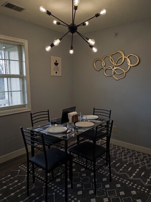 Dining - Modern Top Floor Condo Near Miami University Quiet and Comfortable (Oxford)