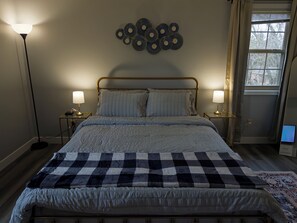 Tabla de planchar con plancha, wifi y ropa de cama 