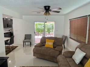 TV - Cozy 3BR Retreat 5M Hard Rock. (Miramar)