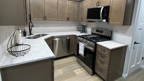 Private kitchen - Centrally located newly renovated 2  bungalow in Lafayette. (Lafayette)