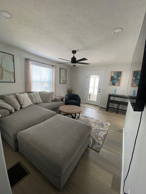 Living area - Centrally located newly renovated 2  bungalow in Lafayette. (Lafayette)